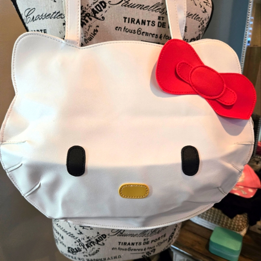 Hello Kitty handbag. Bigger is better
